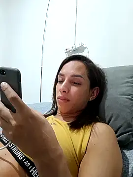 ofjuliaa online show from May 7, 3:33 am