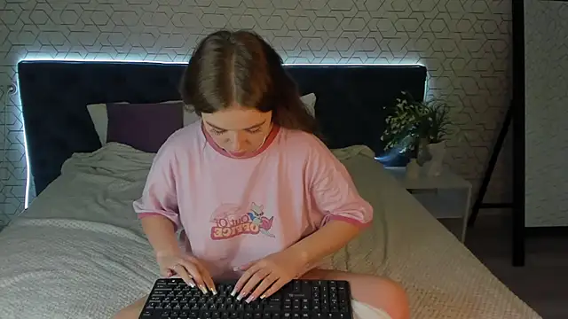 desiree doll online show from February 23, 1:28 am