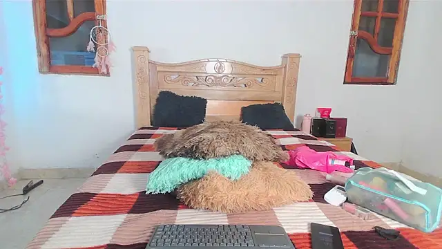 bratz glloe online show from March 18, 5:45 am