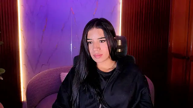 zoevg online show from April 11, 12:42 pm