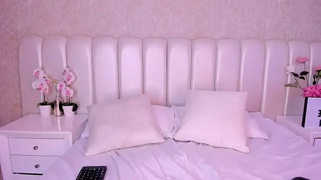 Julianiita  online show from February 28, 3:33 pm