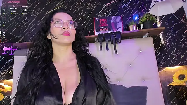 Renata blue online show from April 5, 9:25 pm