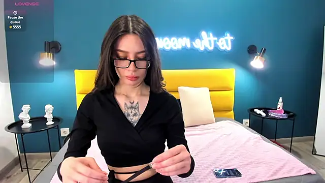 IvyDainty online show from April 2, 1:36 am