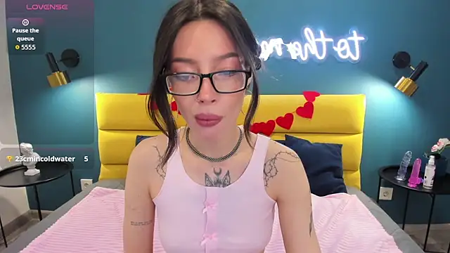 IvyDainty online show from February 12, 1:40 am