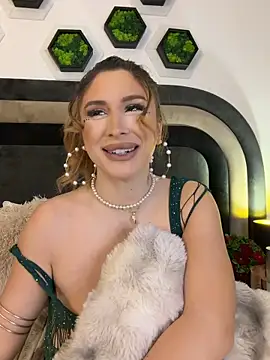 LucyBridgette online show from April 7, 4:47 am