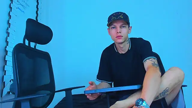 Thomas-Wil online show from February 28, 10:09 pm