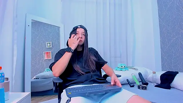 ViictoriiaSaenz online show from March 20, 9:30 pm