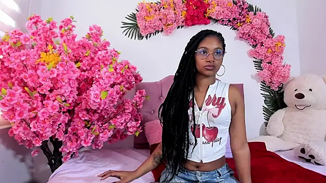 Pamela James  online show from January 14, 2:11 pm