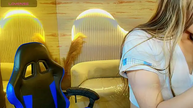 katalina r  online show from June 1, 8:21 pm