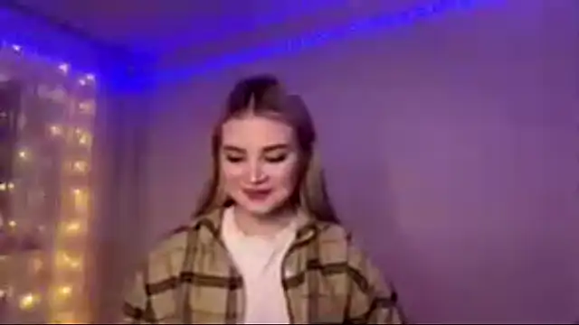 KariJarecke online show from February 4, 1:25 pm