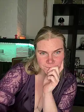 SexyBlondJoanna online show from February 17, 9:14 pm