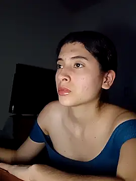 honeyhotgirl19 online show from February 27, 5:07 am