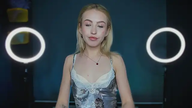 Moon Silk online show from January 13, 7:25 am