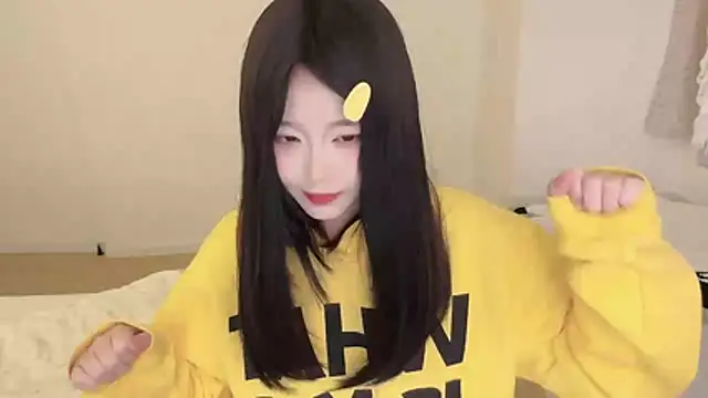 Onefiona online show from February 10, 12:30 pm