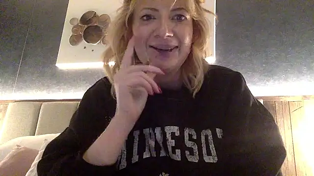 SydneyNoir online show from January 12, 4:34 pm