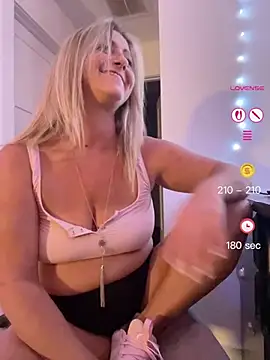 FoxyMillie online show from June 1, 12:45 am
