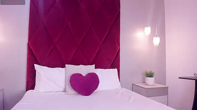 emily clarkk  online show from April 10, 8:04 pm