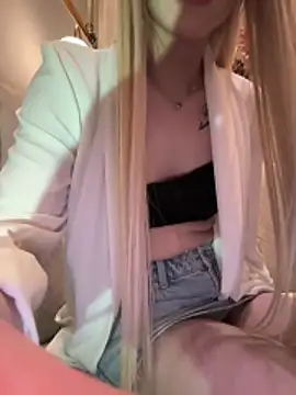 AlyssaFoxx  online show from April 14, 6:30 pm