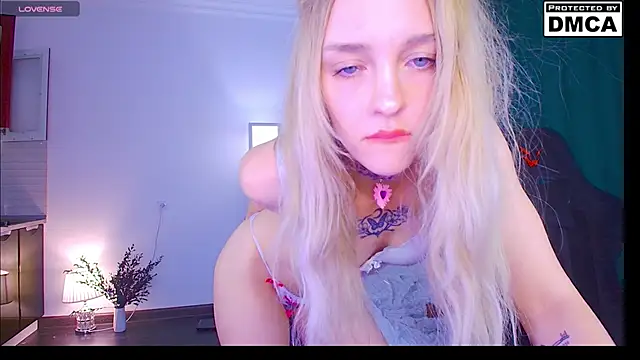 sailormoon666  online show from June 17, 2:46 am