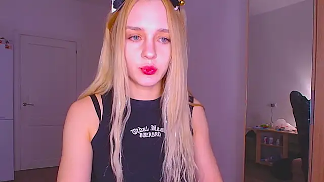 sailormoon666  online show from January 17, 9:33 pm