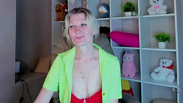 Julie Lucas online show from March 6, 7:36 am