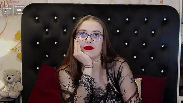 JulieAnnX online show from May 6, 5:11 am