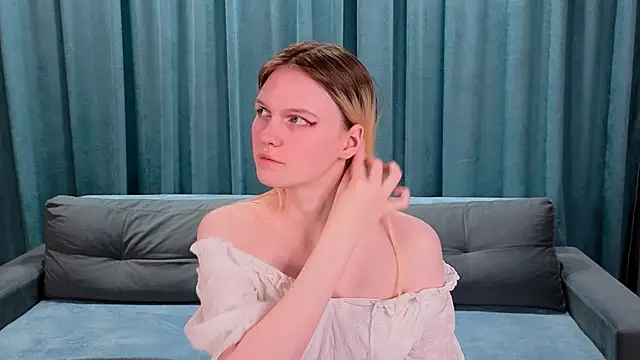 CarolColee online show from February 13, 9:49 pm