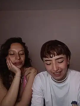 AlexxaAndRileyy online show from February 28, 3:17 am