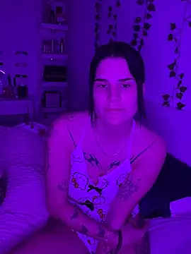 julieeeeee75 online show from January 14, 9:53 pm