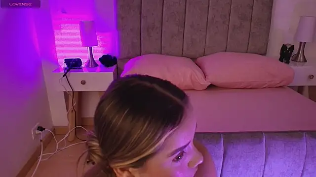 Lucy Carson  online show from March 26, 12:18 pm