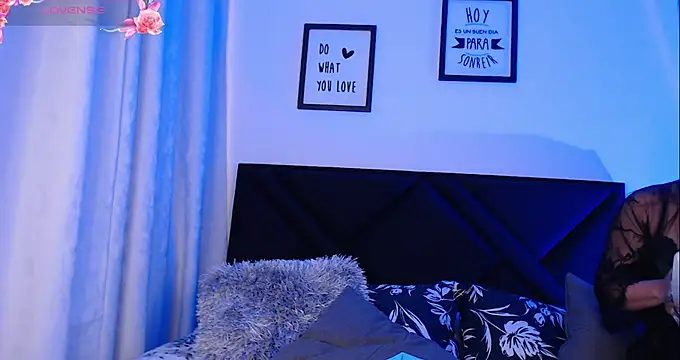 Pretty  Milf online show from February 24, 1:32 pm