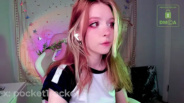 Snapshot of _PocketRocket_ chatting on October 5, 12:37 am PocketRocket online show from October 5, 12:37 am