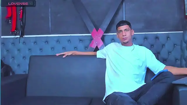 ALEX KEITH26 online show from April 22, 11:51 am