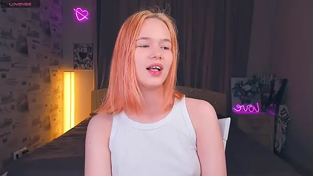 OwlLynn online show from February 21, 8:26 am