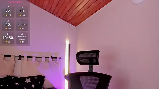 ella  olmos online show from March 25, 1:58 pm