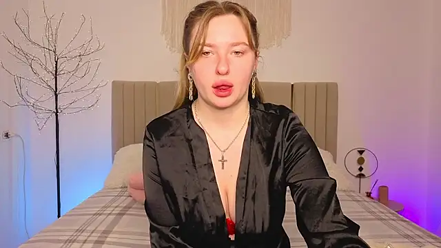 VladaHotxx online show from March 4, 7:59 am