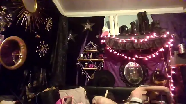 allymoon1369 online show from April 28, 8:40 am