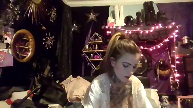 allymoon1369 online show from April 27, 7:05 am