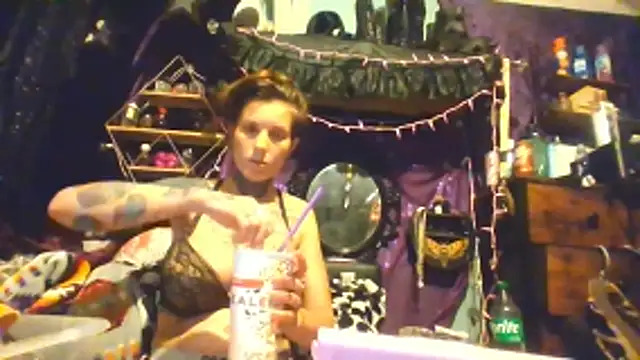 allymoon1369 online show from June 3, 2:12 am