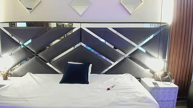 Ambarross  online show from April 6, 1:23 pm