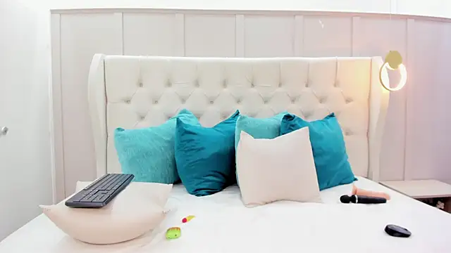 sweet shanaia online show from May 23, 6:50 pm