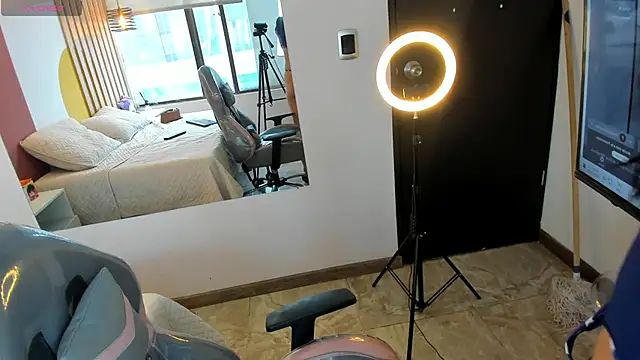 VanessaDoofenshmirtz online show from July 1, 1:21 pm