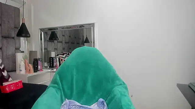 JenniQ69 online show from February 3, 2:11 pm