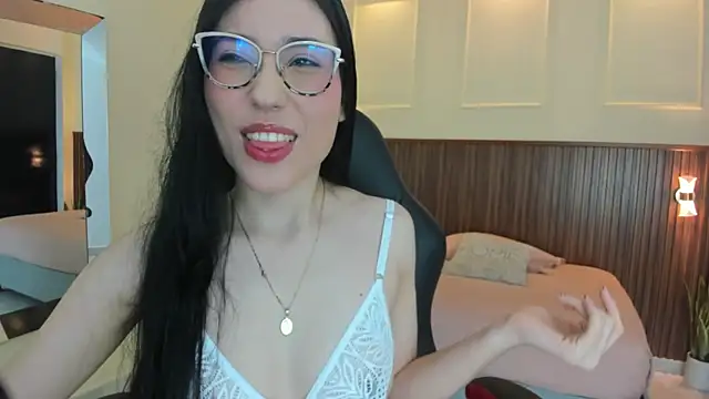 MARIE TAPNER online show from April 17, 12:29 pm