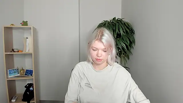 VadaRizza online show from January 18, 8:32 am