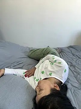 bella2322 online show from February 4, 7:00 am