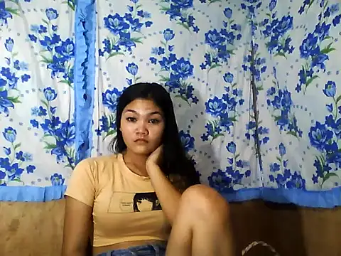 PinaySkinnyJust18 online show from April 4, 9:13 pm