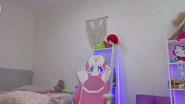 Mia WaterFall online show from April 11, 7:45 am