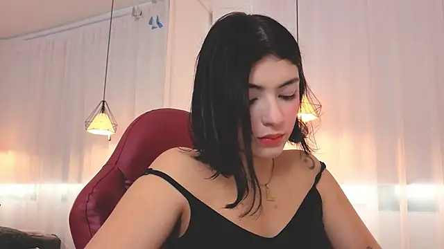 parisblue  online show from January 19, 1:07 pm