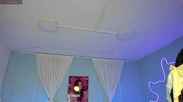 naomi campell online show from April 7, 7:27 pm